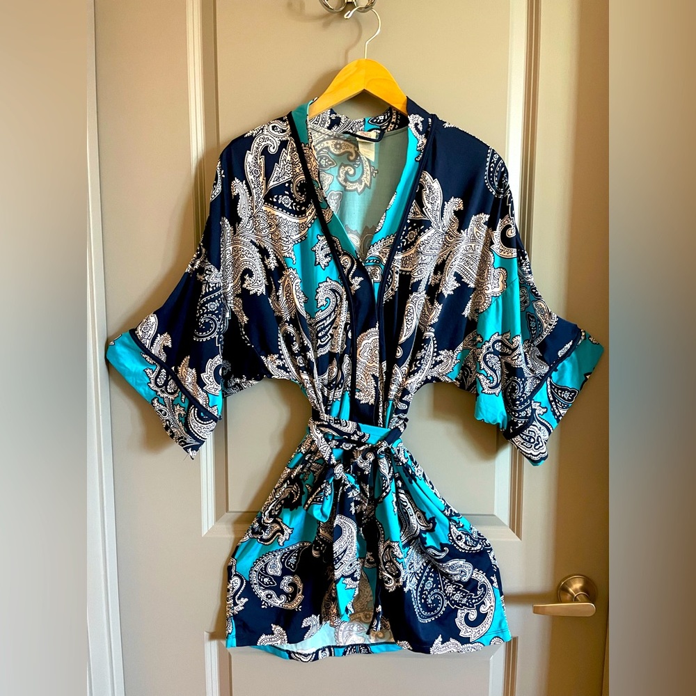 InBloom Robe with Tie, Black/Blue Paisley & Floral Pattern SZ Medium